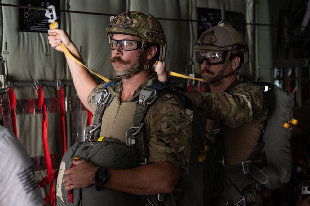 449 AEG conducts HALO jump training with French partners