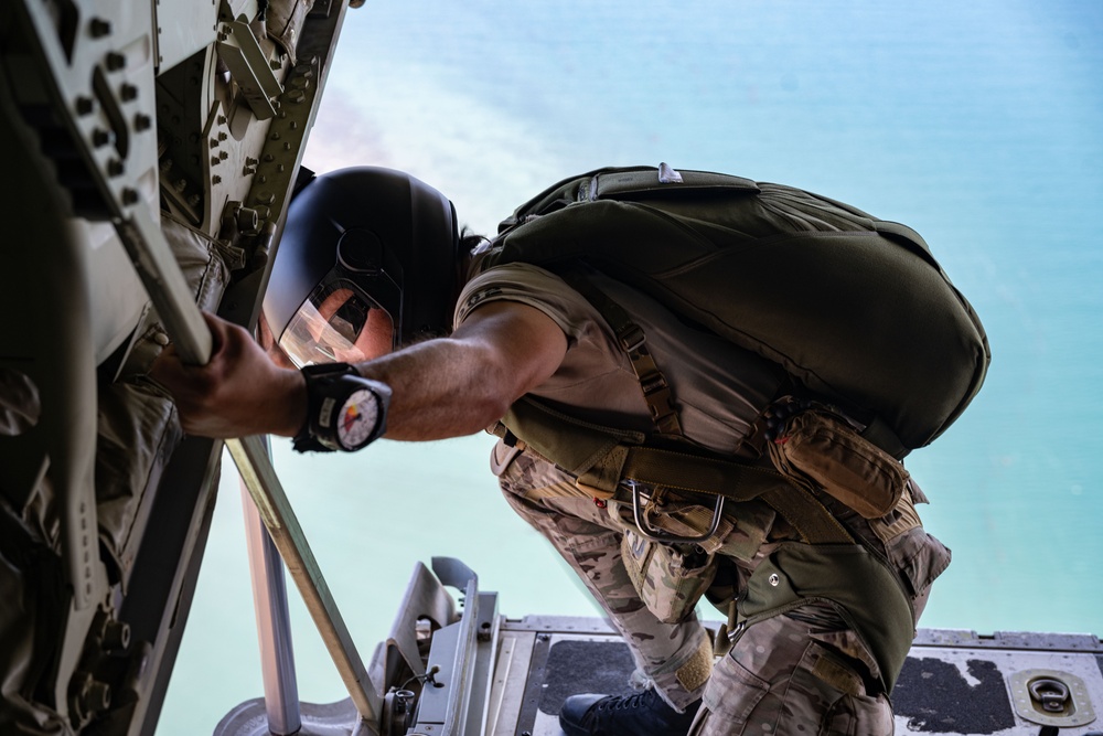 449 AEG conducts HALO jump training with French partners