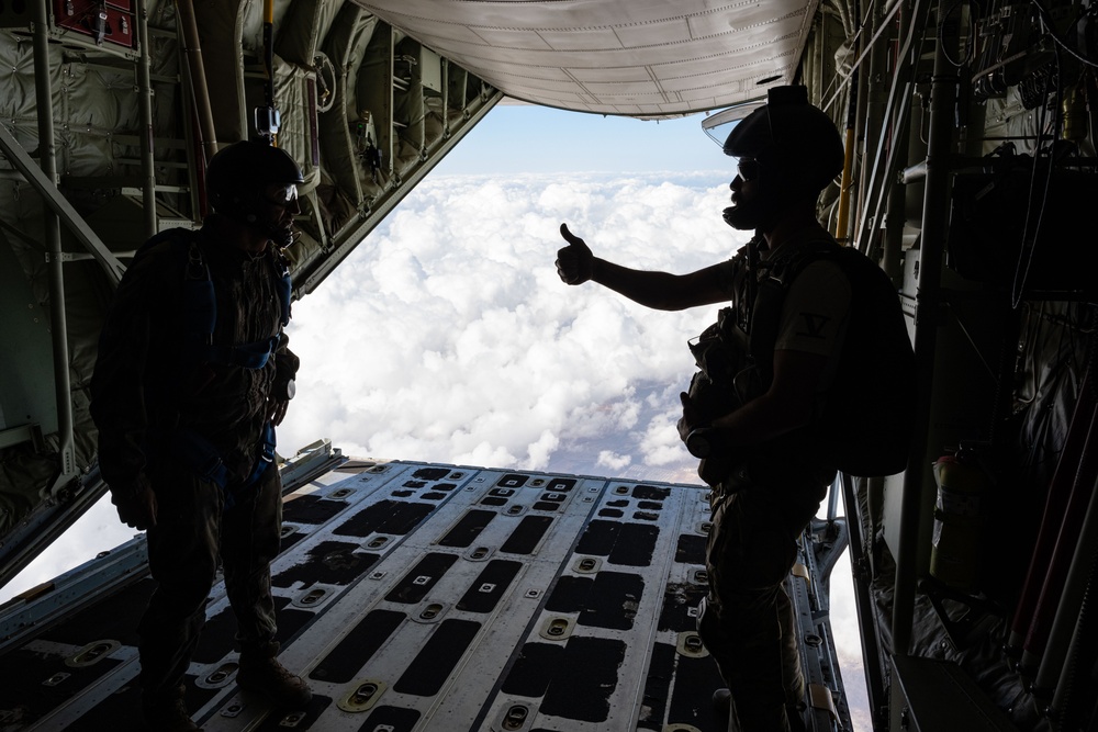 449 AEG conducts HALO jump training with French partners