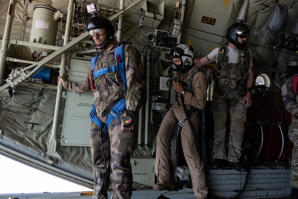 449 AEG conducts HALO jump training with French partners