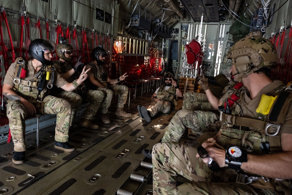 449 AEG conducts HALO jump training with French partners