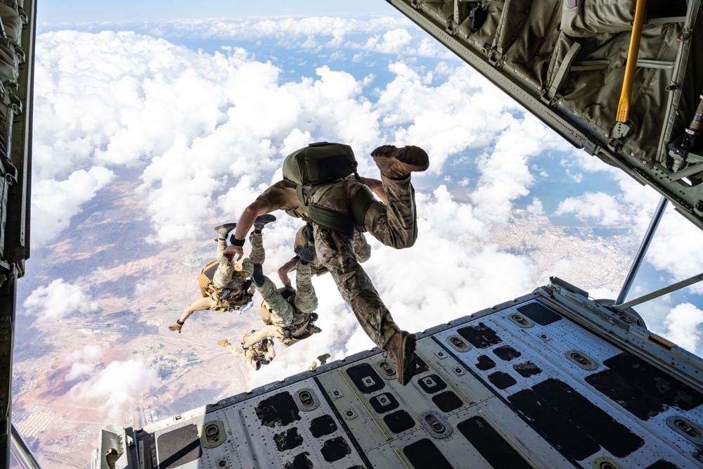 449 AEG conducts HALO jump training with French partners