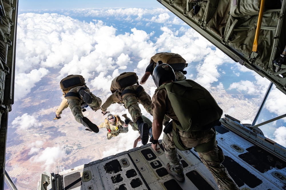 449 AEG conducts HALO jump training with French partners