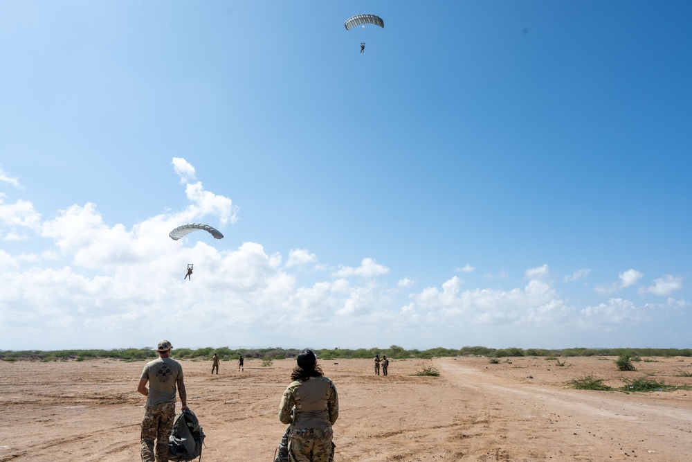 449 AEG conducts HALO jump training with French partners