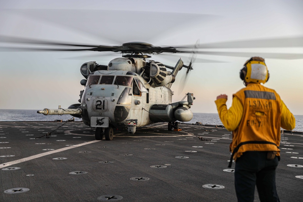 USS Carter Hall (LSD 50) Conducts Flight Operations, Nov. 21, 2023