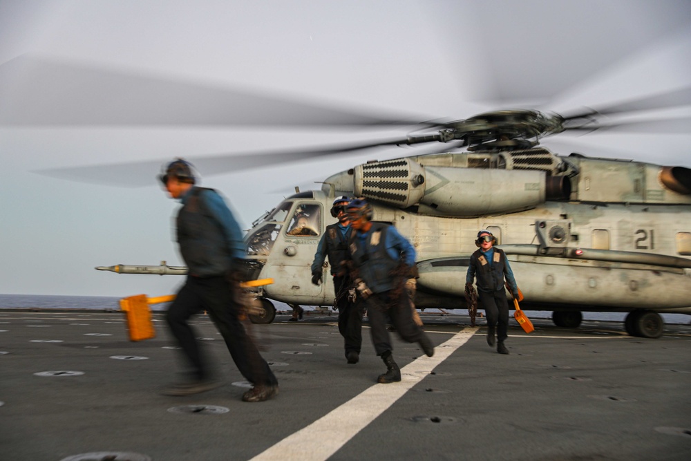 USS Carter Hall (LSD 50) Conducts Flight Operations, Nov. 21, 2023