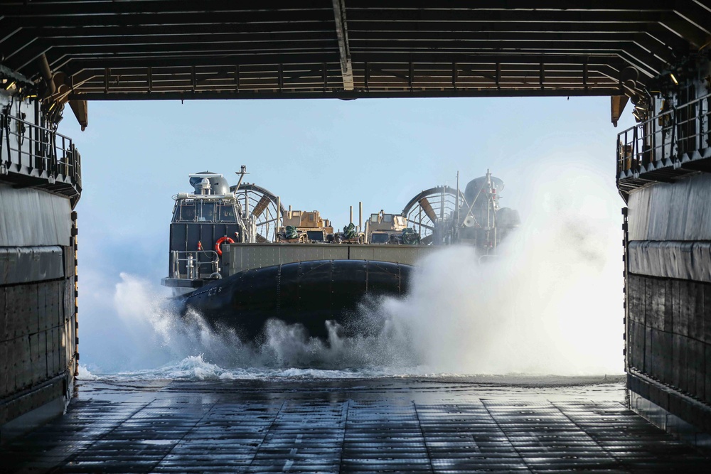 USS Carter Hall (LSD 50) Conducts LCAC Operations, Nov. 19, 2023