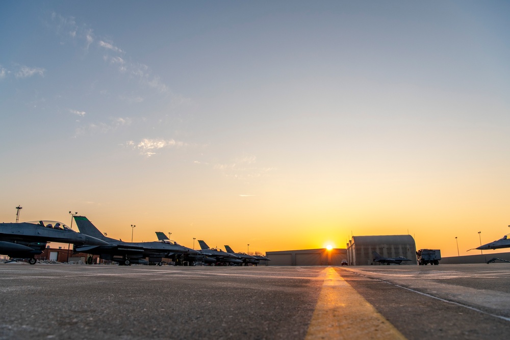 180FW Conducts Night Flying Operations