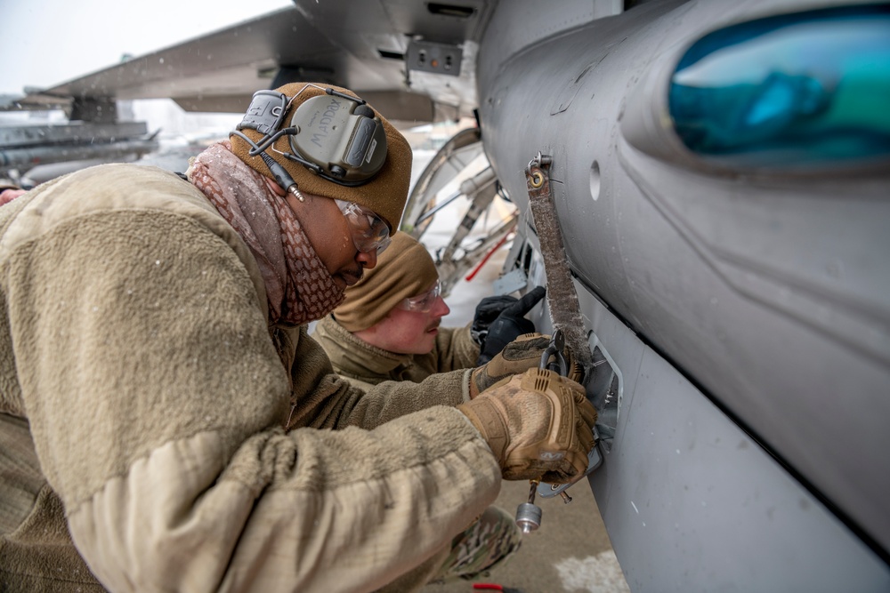 180FW Targeting Pod Install