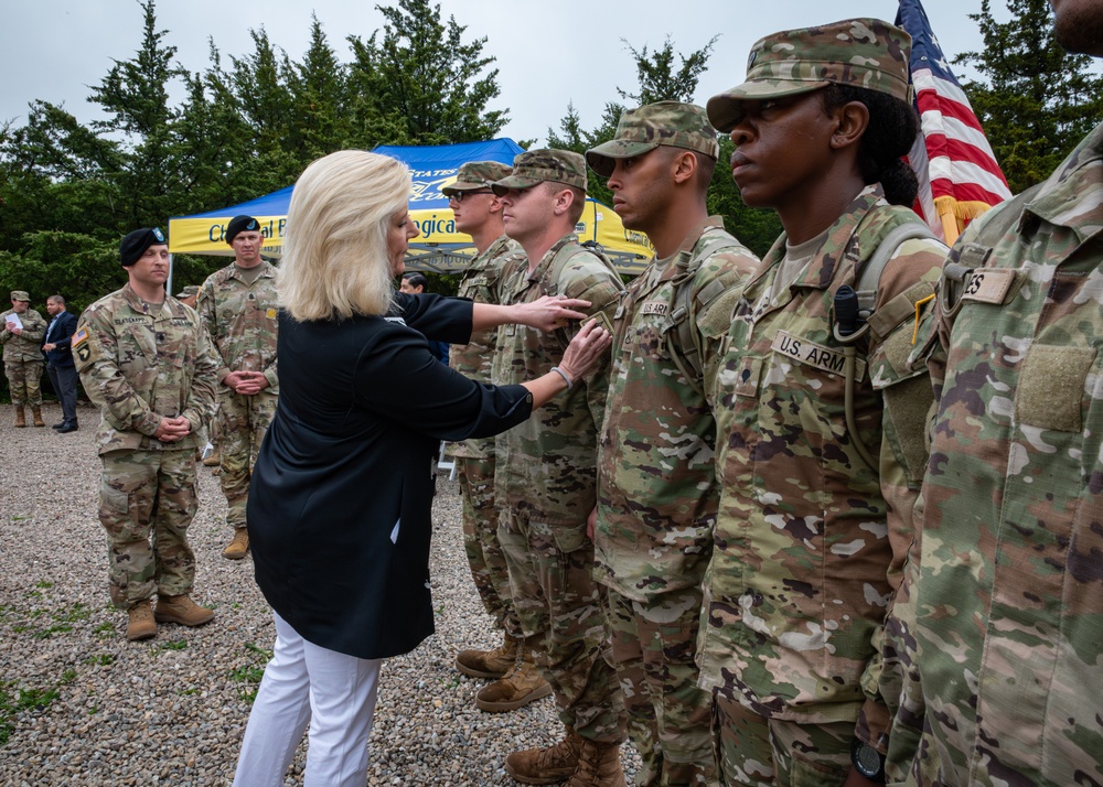 Secretary of the Army visits Fort Leonard Wood.