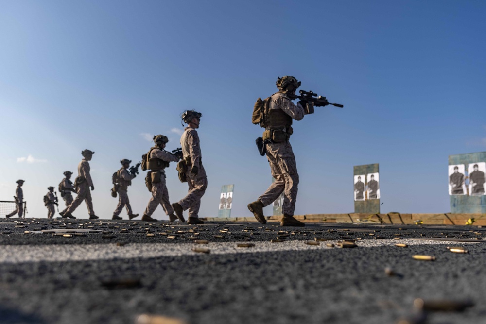 Marines with Battalion Landing Team 1/6, 26th MEU(SOC) Conduct Live-Fire Training