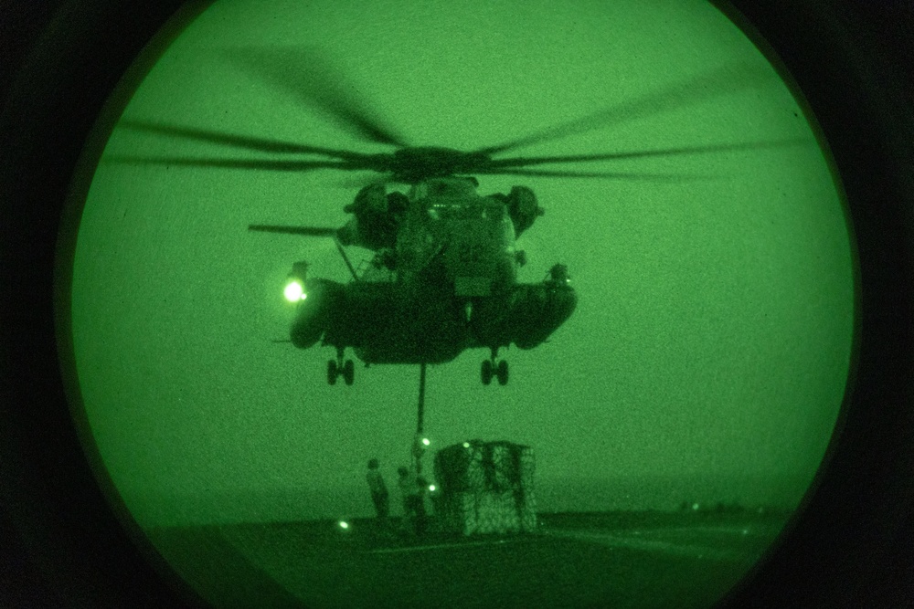 26th MEU(SOC) Conducts Heavy Lift and Helicopter Support Team Training Aboard USS Bataan