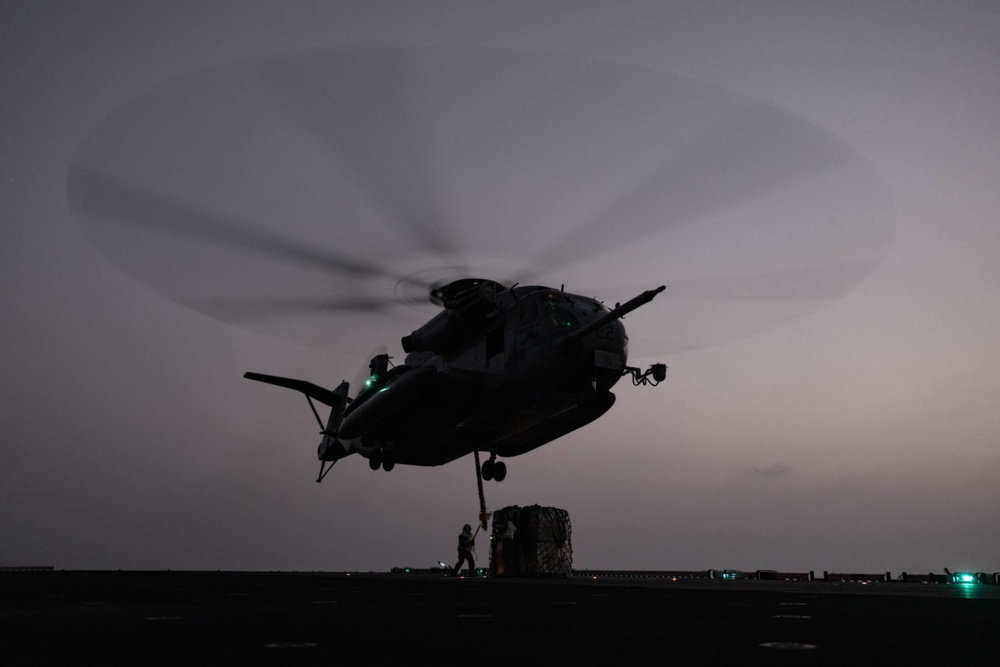 26th MEU(SOC) Conducts Heavy Lift and Helicopter Support Team Training Aboard USS Bataan