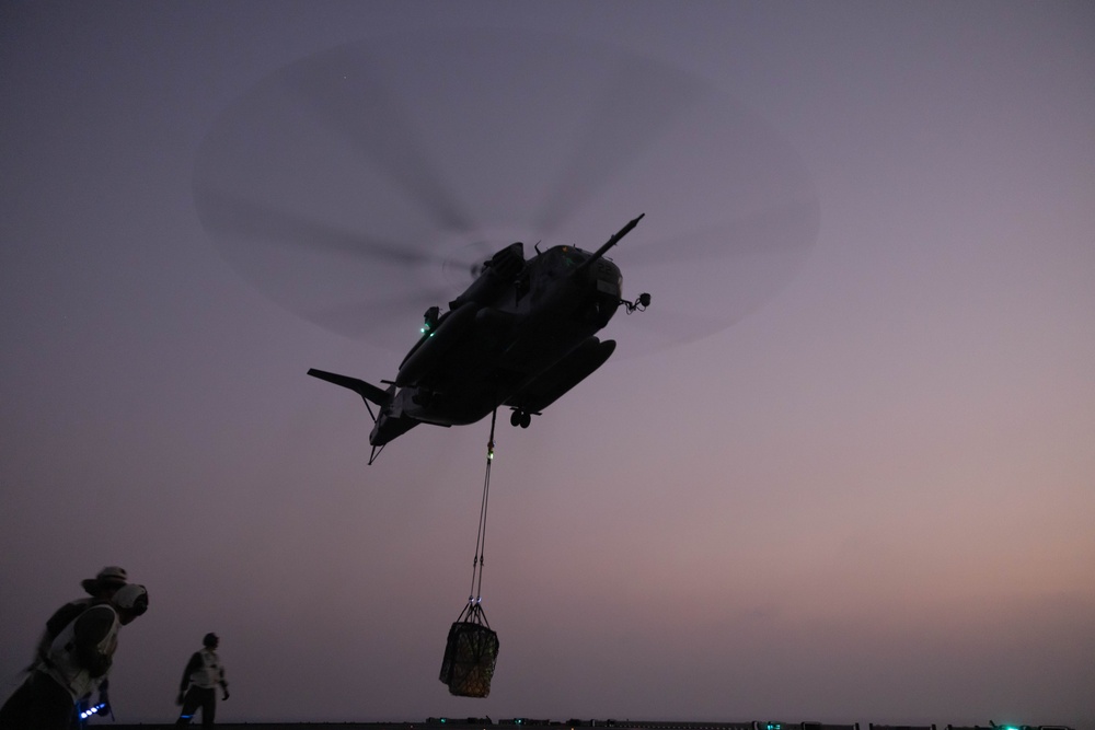 26th MEU(SOC) Conducts Heavy Lift and Helicopter Support Team Training Aboard USS Bataan