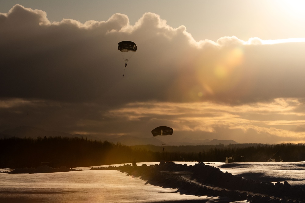 Army paratroopers and Marine Corps aviators conduct joint airborne training at JBER