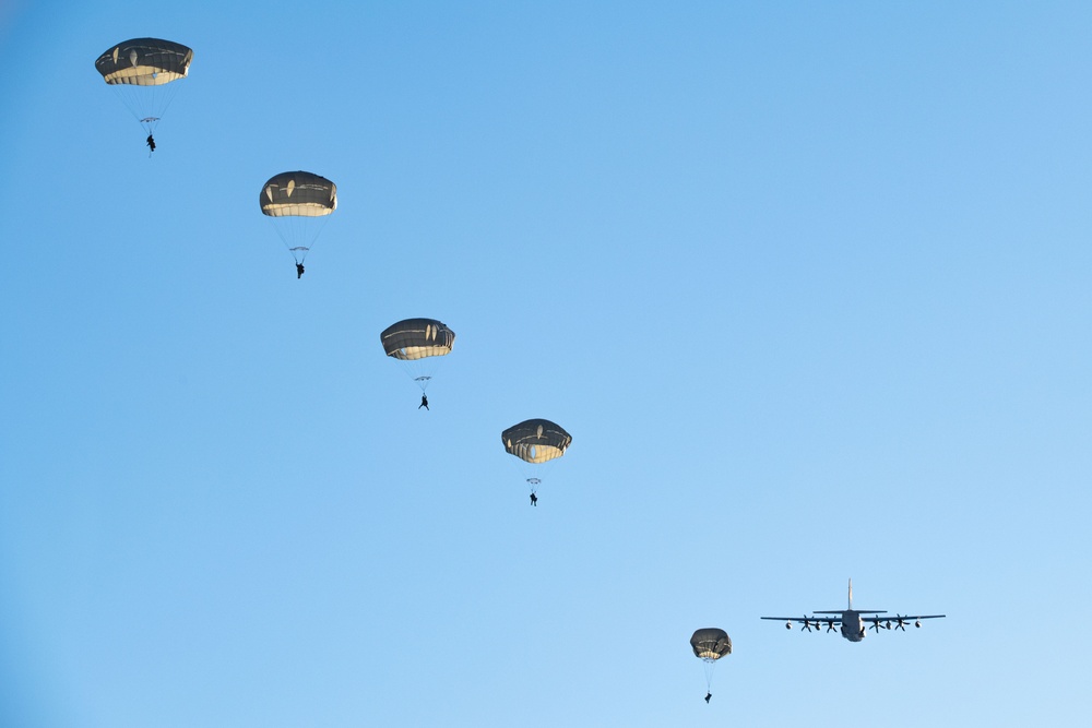 Army paratroopers and Marine Corps aviators conduct joint airborne training at JBER