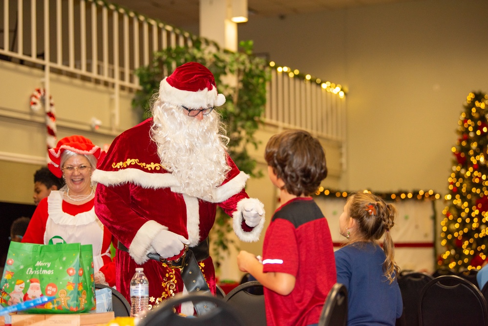 JBSA Families Celebrate The Holidays Together