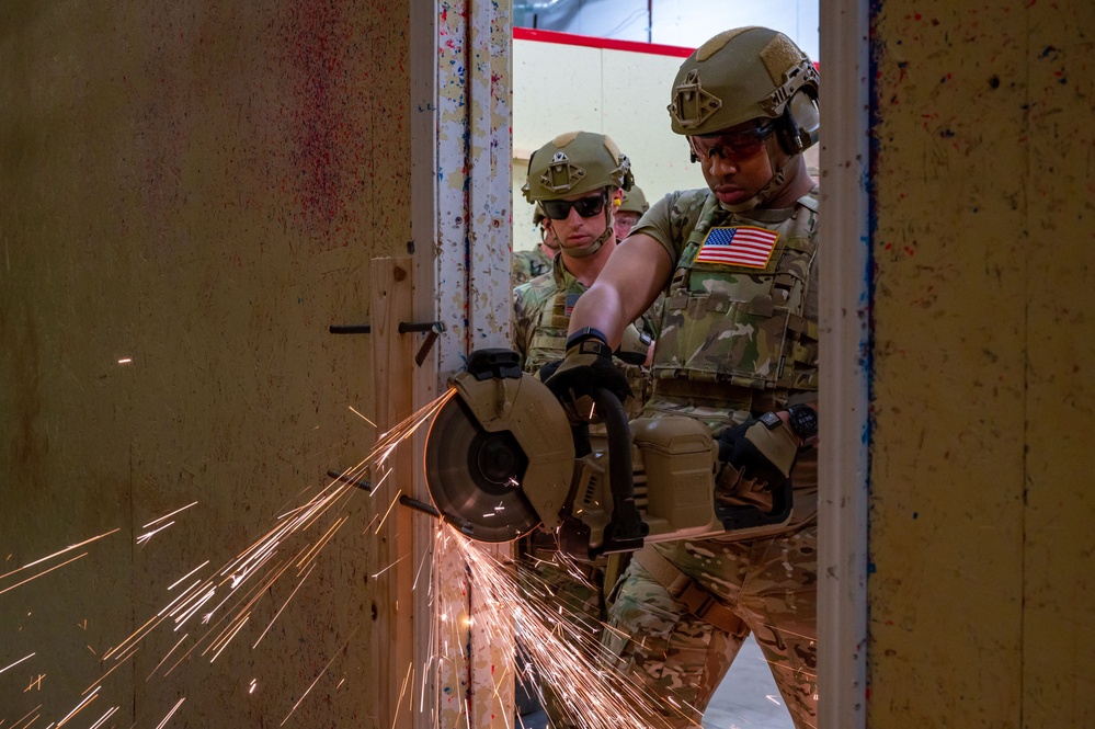 90th Ground Combat Training Squad tests skills during Breacher Course