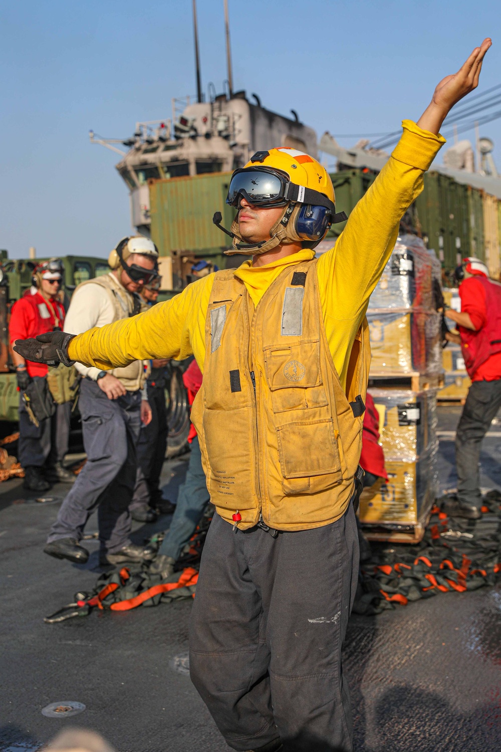 USS Carter Hall (LSD 50) Conducts Vertical Replenishment, Dec. 6, 2023