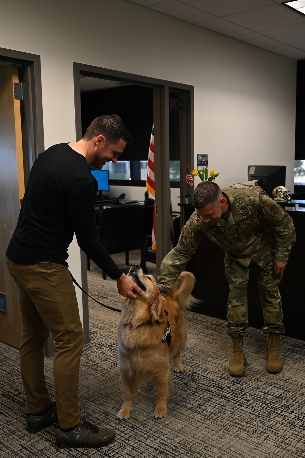 Golden Retriever Life tours 113th Wing, DCANG