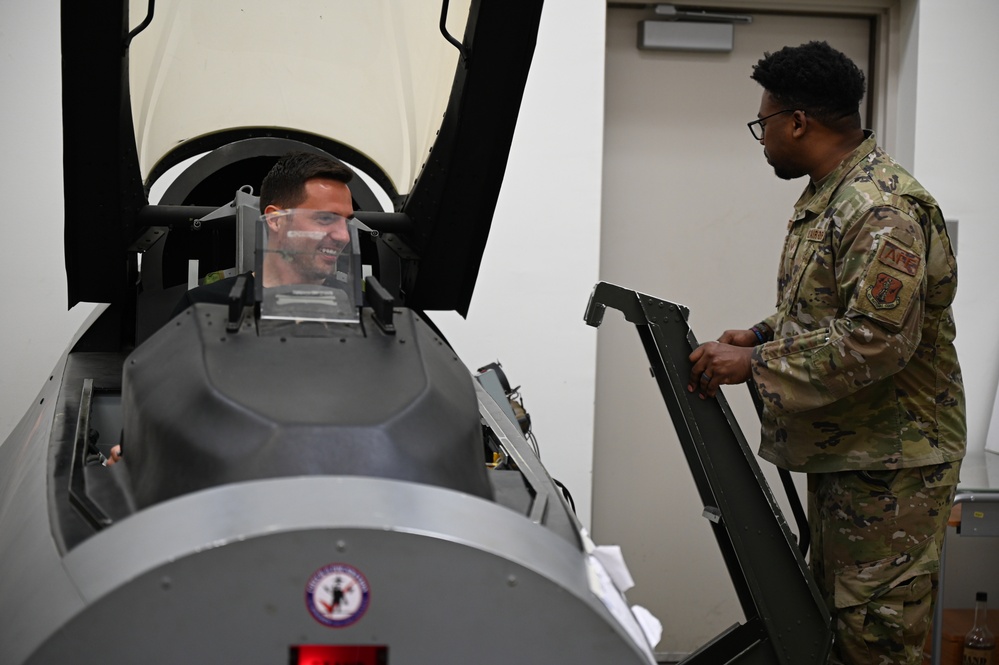 Golden Retriever Life tours 113th Wing, DCANG