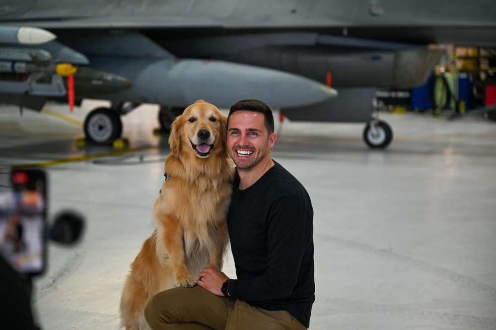 Golden Retriever Life tours 113th Wing, DCANG