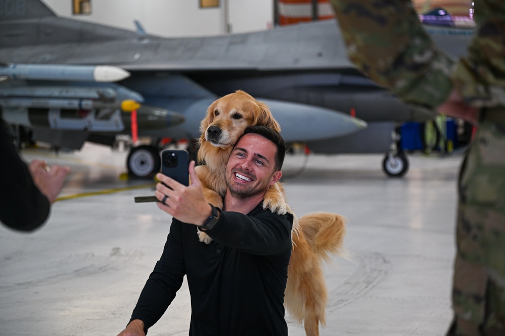 Golden Retriever Life tours 113th Wing, DCANG