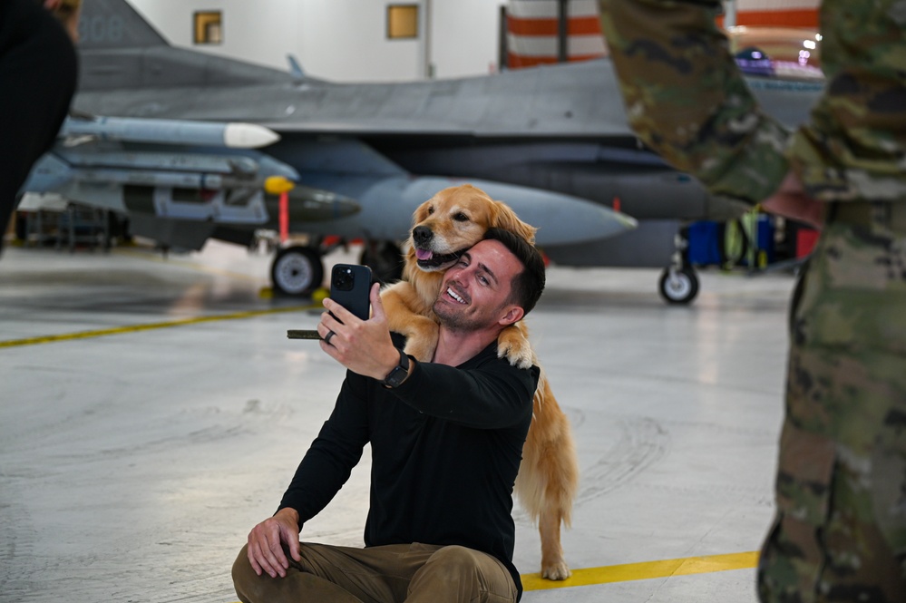 Golden Retriever Life tours 113th Wing, DCANG