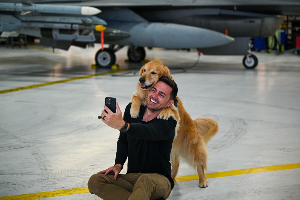 Golden Retriever Life tours 113th Wing, DCANG