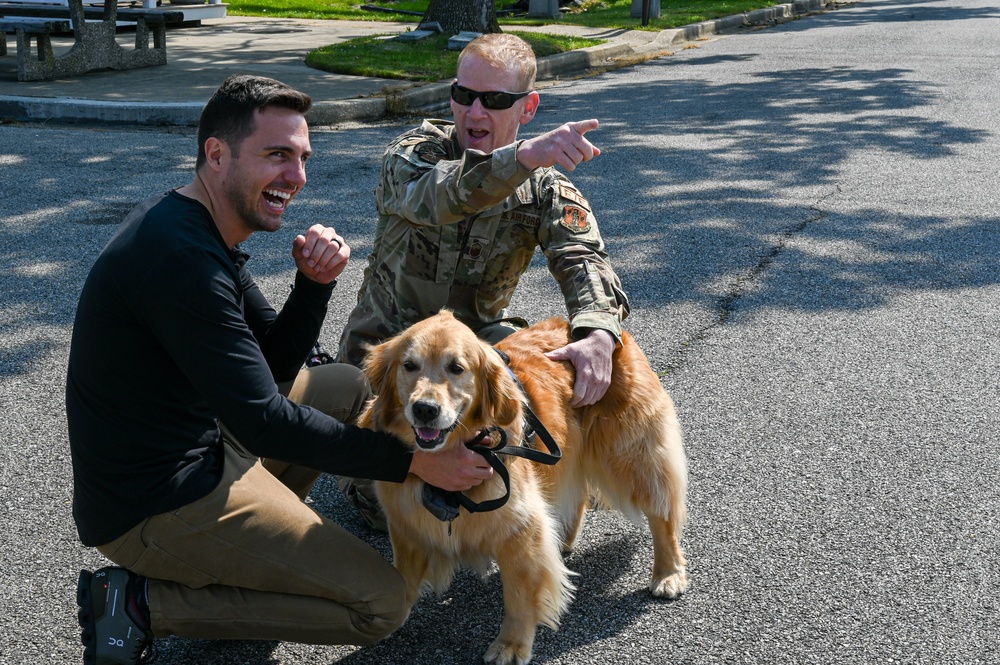 Golden Retriever Life tours 113th Wing, DCANG