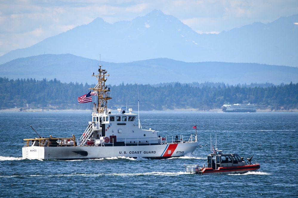 Coast Guard participates in Parade of Ships at Seafair 2023