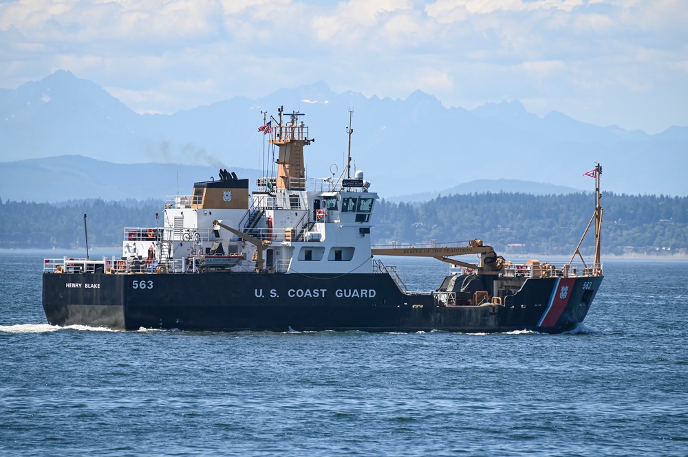 Coast Guard participates in Parade of Ships at Seafair 2023