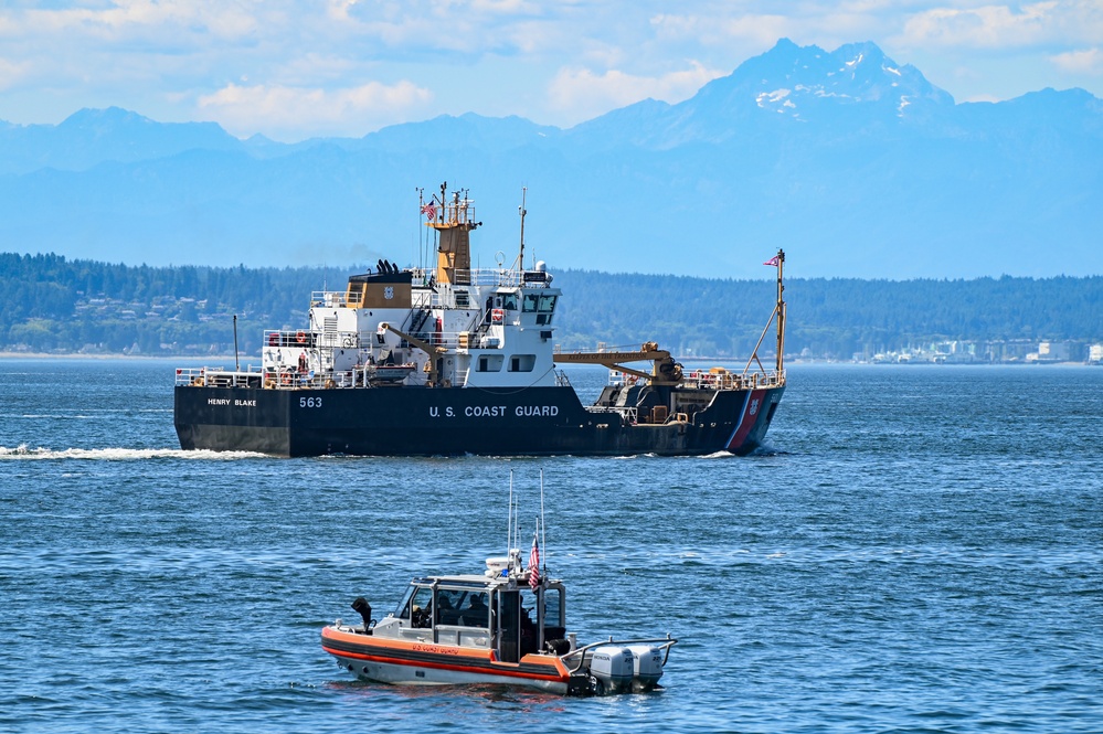 Coast Guard participates in Parade of Ships at Seafair 2023