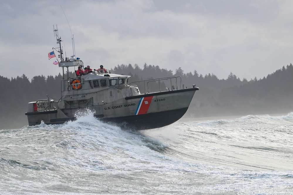 Coast Guard Station Cape Disappointment trains in surf conditions