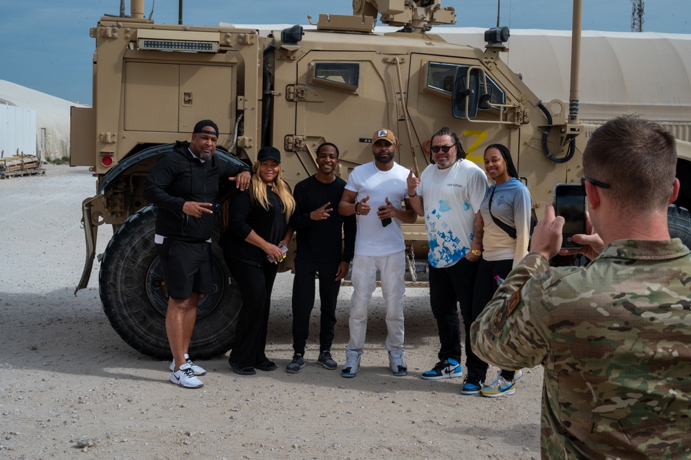 Ginuwine visits deployed troops, performs New Years show