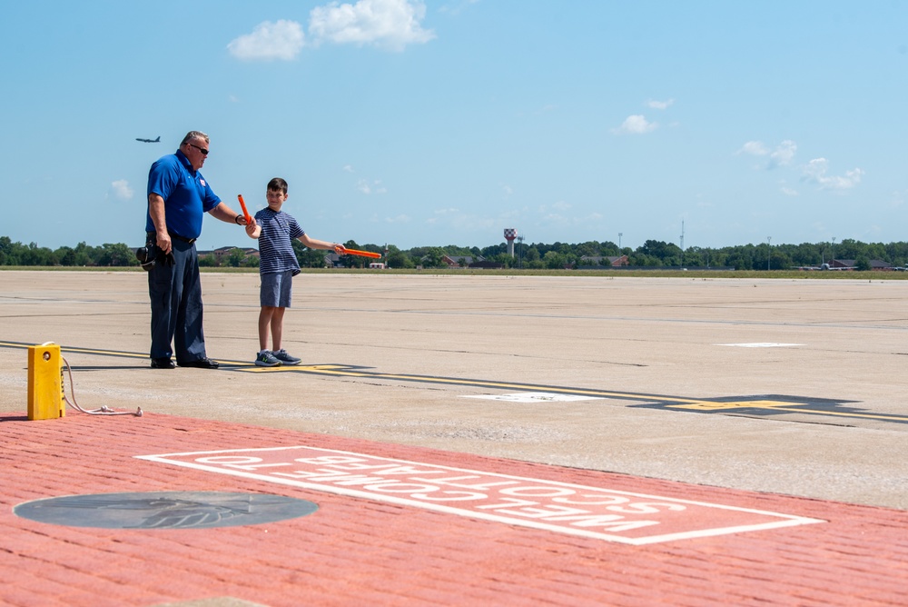 Col. Robinson completes fini-flight on Scott AFB