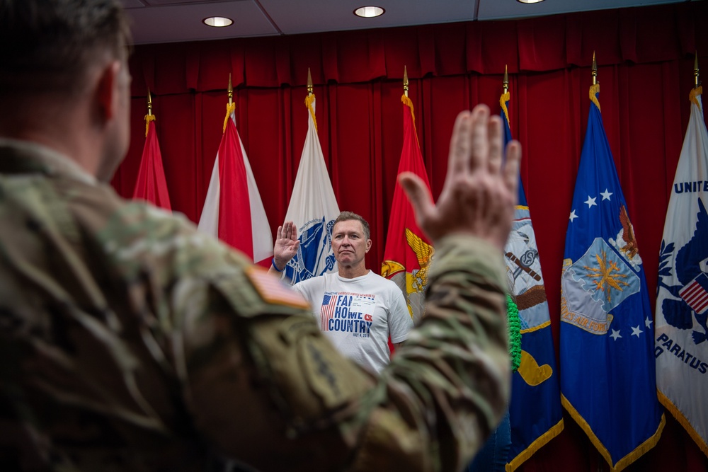 Craig Morgan enlists in the U.S. Army Reserve