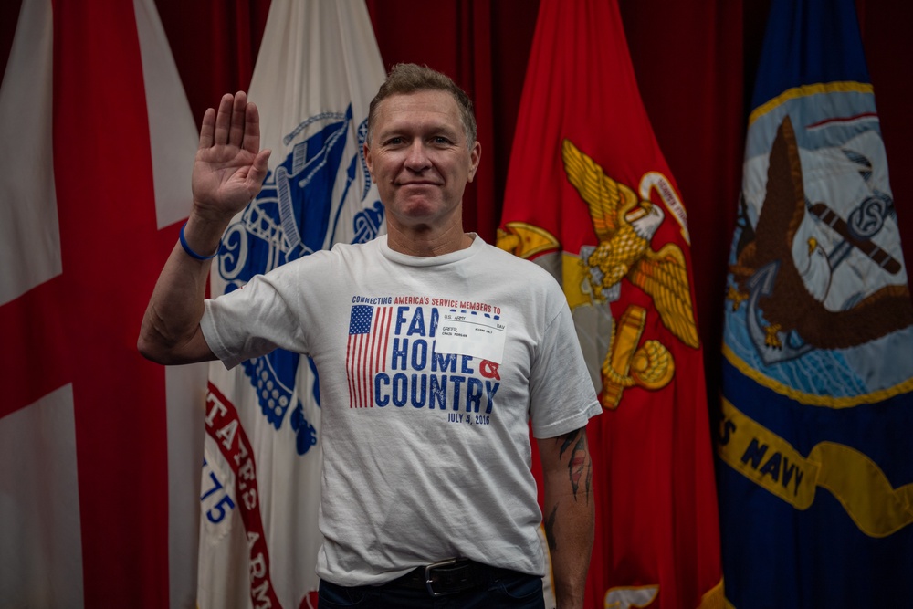 Craig Morgan enlists in the U.S. Army Reserve