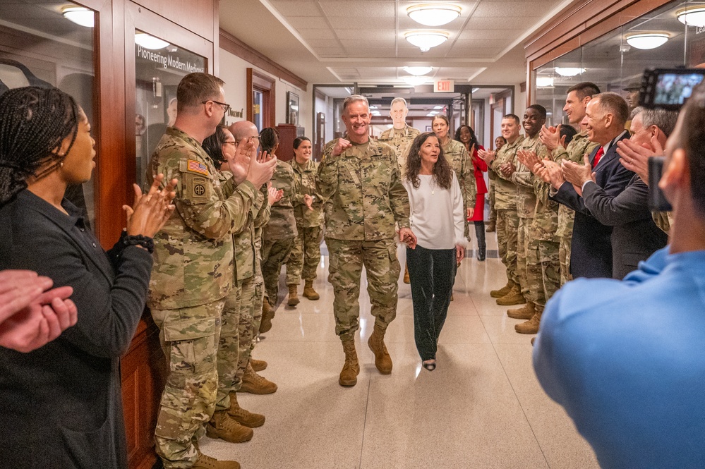 Lt. Gen. Walter Piatt departs Pentagon for the last time as Director of the Army Staff