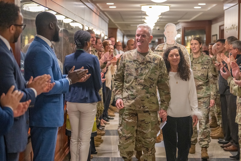 Lt. Gen. Walter Piatt departs Pentagon for the last time as Director of the Army Staff