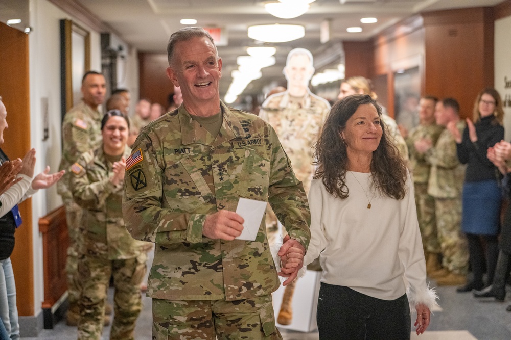 Lt. Gen. Walter Piatt departs Pentagon for the last time as Director of the Army Staff