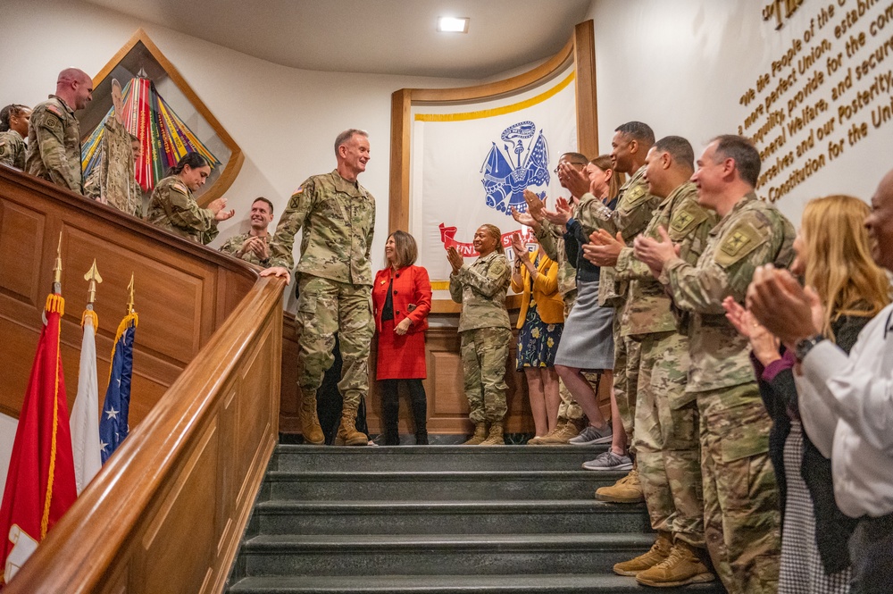 Lt. Gen. Walter Piatt departs Pentagon for the last time as Director of the Army Staff