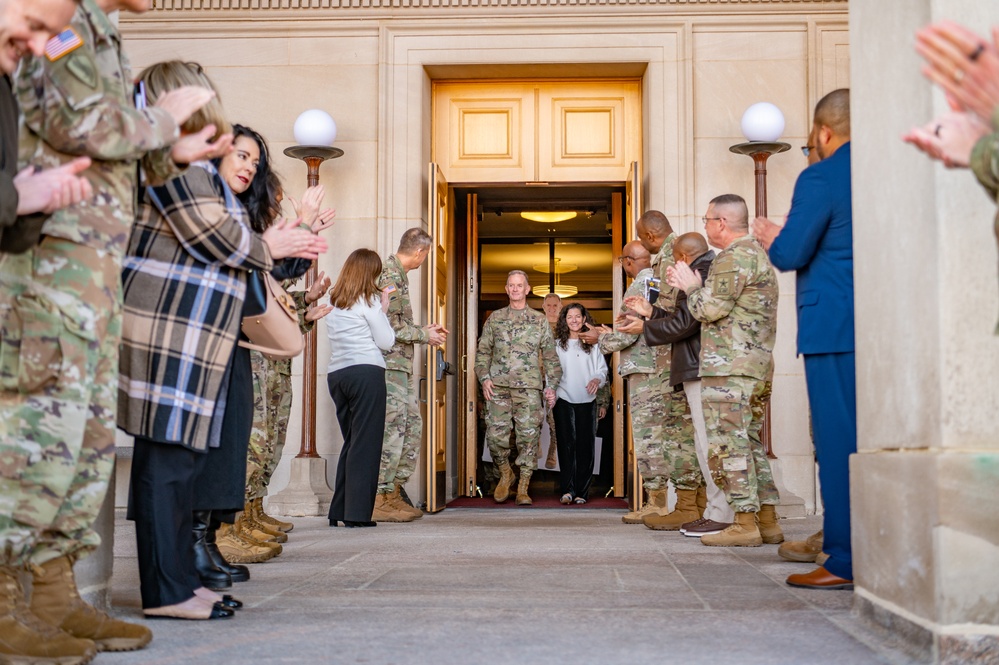 Lt. Gen. Walter Piatt departs Pentagon for the last time as Director of the Army Staff