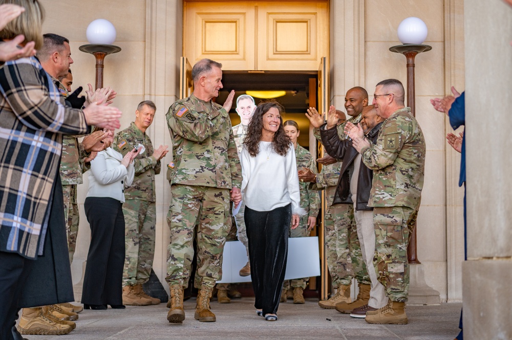 Lt. Gen. Walter Piatt departs Pentagon for the last time as Director of the Army Staff