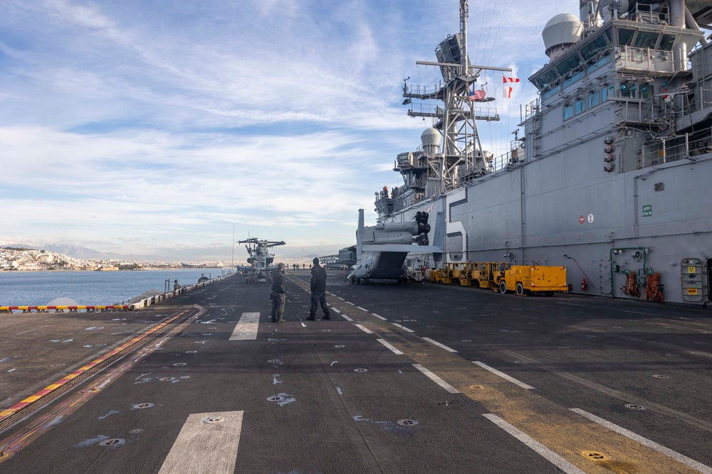 DVIDS - Images - USS Bataan, USS Carter Hall And 26th MEU(SOC) Arrive ...