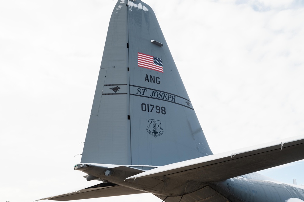 139th members remove snow from flightline, aircraft