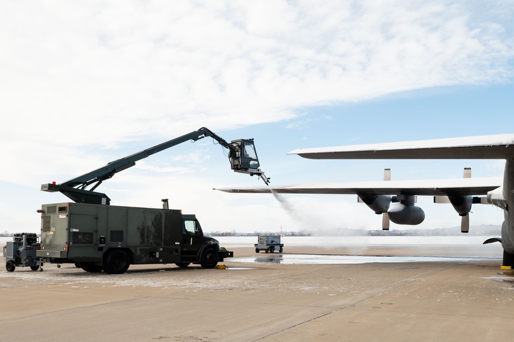 139th members remove snow from flightline, aircraft