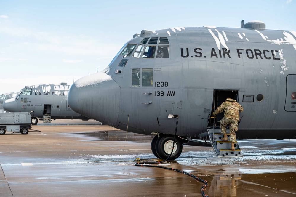 139th members remove snow from flightline, aircraft