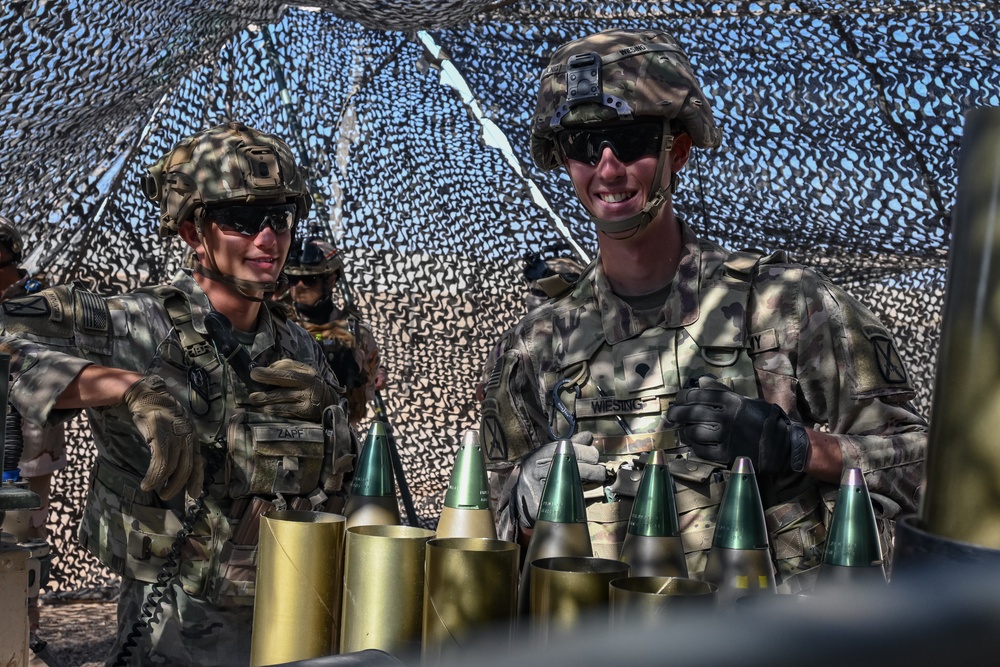 TF Redleg and Iraqi Soldiers Conduct Artillery Training