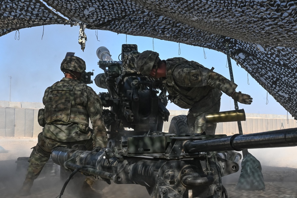 TF Redleg and Iraqi Soldiers Conduct Artillery Training